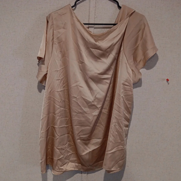 TORRID Satin Cowl Neck Short Sleeve Blouse Size 3x New - Picture 6 of 6